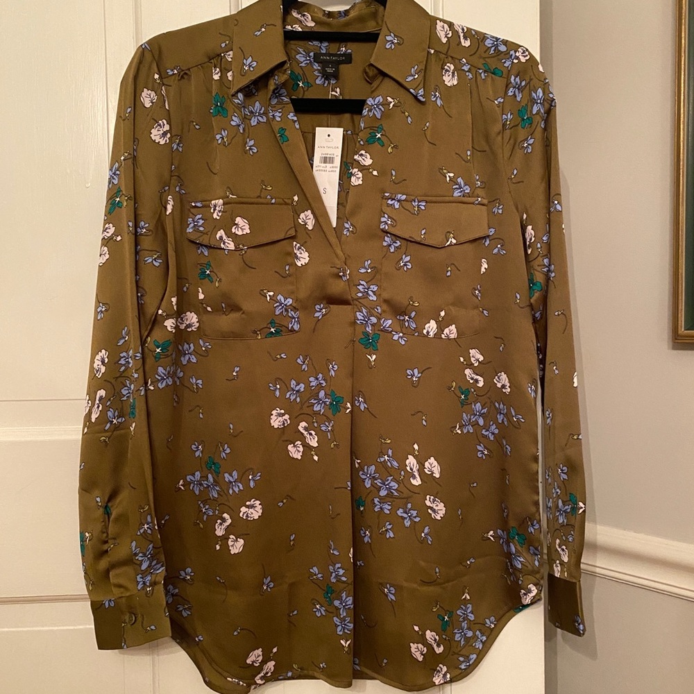 NWT Ann Taylor olive green floral silky blouse